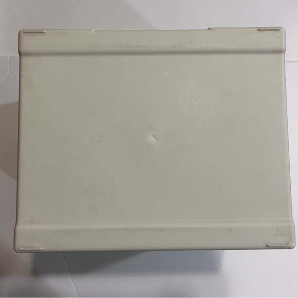 Portable Plastic Storage Box With Handle - Picture 7 of 12